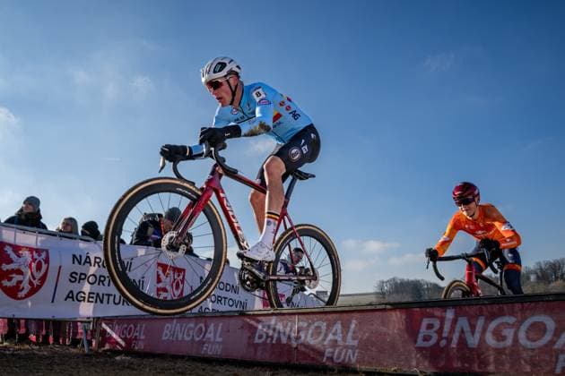 Belgian Kay De Bruyckere pictured in action during and Belgian Kay De Bruyckere pictured in action during the men U23 race at the World Cup cyclocross cycling event in Tabor, Czech Republic, stage 1 (out of 12) of the UCI World Cup cyclocross competition, Sunday 23 November 2025. DAVIDxPINTENS  x143619015x