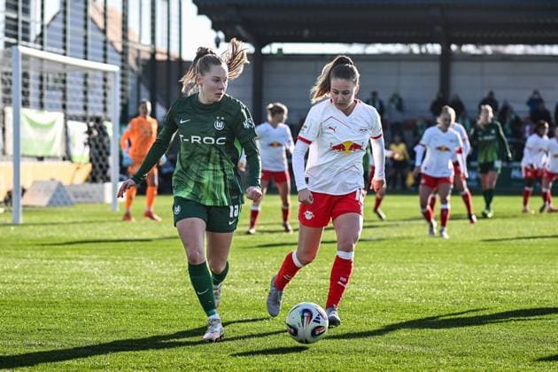 Soccer I Women I Season 2025 2026 I Bundesliga I 11 Matchday I RB Leipzig VfL Wolfsburg I 23 11 2025 Janou Johanna Theodora Levels 15, VfL Wolfsburg and Annabel Schasching 16, Rasenballsport Leipzig Leipzig RB Training Center, Cottaweg 7 Saxony Germany Copyright: xLobeca InesxHähnelx