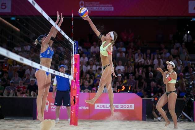 Beach volleyball, Beachvolleyball World Championship, WM, Weltmeisterschaft Tina Graudina and Anastasija Samoilova (LAT) v Kristen Nuss and Taryn Brasher (USA) during the Women™s Final match of the Beach Volleyball World Championships at The Drive in Adelaide, Sunday, November 23, 2025. ( NO ARCHIVING, EDITORIAL USE ONLY ADELAIDE SOUTH AUSTRALIA AUSTRALIA  Copyright: xMATTxTURNERx 20251123181365997289