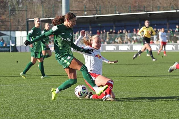 Google Pixel Women Bundesliga, RB Leipzig VfL Wolfsburg 23 11 2025 Kessya Bussy 19, VfL Wolfsburg vs Lou Ann Joly 6, RB Leipzig Soccer, Google Pixel Women Bundesliga, Season 2025 2026, 11 Matchday RB Leipzig vs VfL Wolfsburg on 23 11 2025, Training Center Cottaweg, Leipzig DFB REGULATIONS PROHIBIT ANY USE OF PHOTOGRAPHS AS IMAGE SEQUENCES AND OR QUASI VIDEO Copyright: xBEAUTIFULxSPORTS JanxKaeferx