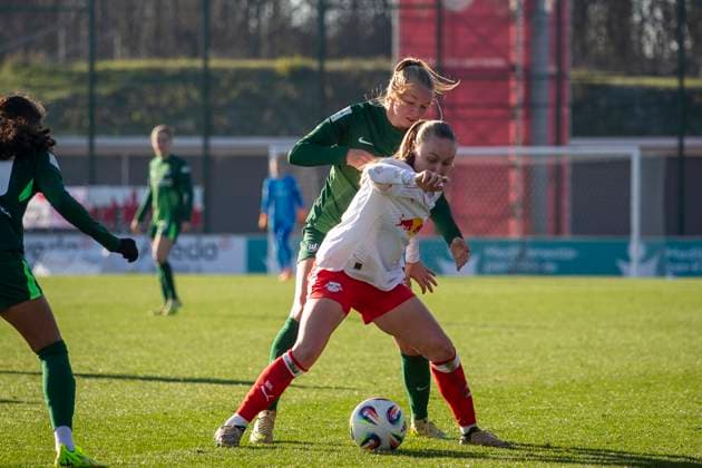 GER, Leipzig, Football, Google Pixel Womens Bundesliga, Matchday 11, RB Leipzig vs VFL Wolfsburg in the picture from l Lou Ann Joly RB Leipzig 06 , Zweikampf 23 11 2025, RB Leipzig Training Academy, Cottaweg Leipzig DFB REGULATIONS PROHIBIT ANY USE OF PHOTOGRAPHS AS IMAGE SEQUENCES AND OR QUASI VIDEO, Copyright: HMBxMedia PaulxFritz
