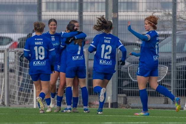 Ingolstadt, Germany 23 November 2025 2 BL Women 2025 2026 FC Ingolstadt 04 vs SV Meppen In the picture The players of SV Meppen cheer after the goal to 0 1 Audi Sportpark Bayern Copyright: xFotostandx xSchäferx