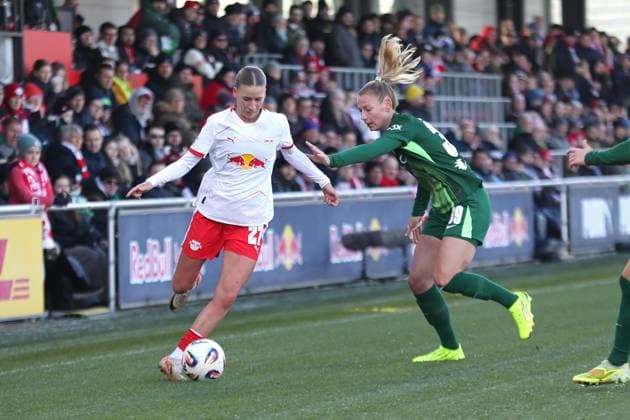 Google Pixel Women Bundesliga, RB Leipzig VfL Wolfsburg 23 11 2025 Marlene Müller 27, RB Leipzig vs Sarai Linder 39, VfL Wolfsburg Soccer, Google Pixel Women Bundesliga, Season 2025 2026, 11 Matchday RB Leipzig vs VfL Wolfsburg on 23 11 2025, Training Center Cottaweg, Leipzig DFB REGULATIONS PROHIBIT ANY USE OF PHOTOGRAPHS AS IMAGE SEQUENCES AND OR QUASI VIDEO Copyright: xBEAUTIFULxSPORTS JanxKaeferx