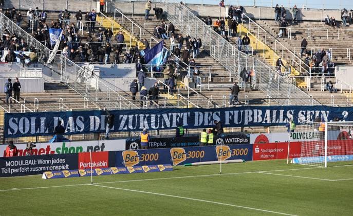 Football, 12 minutes of silence, impressions of the fan protests