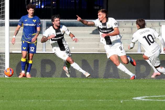 Parma™s Mateo Pellegrino celebration goal 0-1 during the Serie A soccer match between Hellas Verona and Parma at the Bentegodi Stadium in Verona, north west Italy - Sunday , November 23 , 2025. - Soccer .  Copyright: xPaolaxGarbuio Lapressex