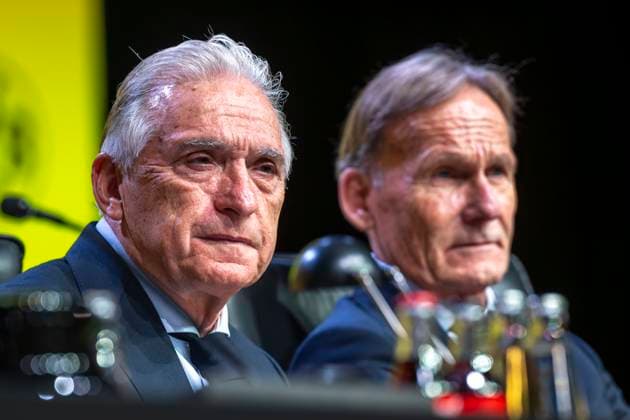 23 11 25, Borussia Dortmund members meeting in the Westfalenhallen Dortmund President Dr. Reinhold Lunow l and Managing Director Hans Joachim Watzke sit next to each other Copyright: xInderlied Kirchner-Mediax