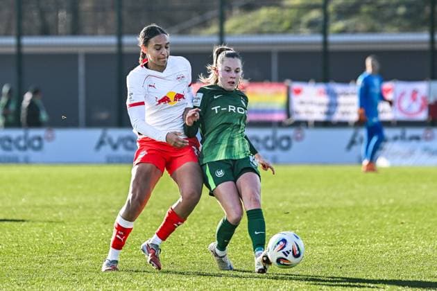Soccer I Women I Season 2025 2026 I Bundesliga I 11 Matchday I RB Leipzig VfL Wolfsburg I 23 11 2025 duel Lisa Baum 11, Rasenballsport Leipzig vs Janou Johanna Theodora Levels 15, VfL Wolfsburg Leipzig RB Training Center, Cottaweg 7 Saxony Germany Copyright: xLobeca InesxHähnelx