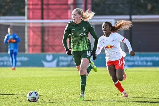 Soccer I Women I Season 2025 2026 I Bundesliga I 11 Matchday I RB Leipzig VfL Wolfsburg I 23 11 2025 Camilla Küver 16, VfL Wolfsburg and Delice Boboy 17, Rasenballsport Leipzig Leipzig RB Training Center, Cottaweg 7 Saxony Germany Copyright: xLobeca InesxHähnelx