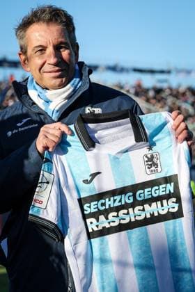President Gernot Mang TSV 1860 Muenchen with the special jersey of TSV 1860 Muenchen against racism before the match, TSV 1860 Muenchen vs 1 FC Saarbruecken, Football, Dritte Liga, DFL, Saison 2025 2026, Hinrunde, 15 Spieltag, 23 11 2025 DFB regulations prohibit any use of photographs as image sequences and or quasi video Muenchen Bayern Germany Copyright: xkolbert-press MartinxAgüerax