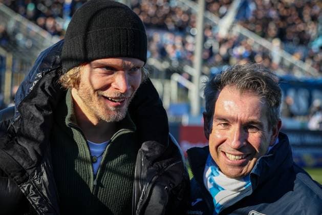 Jasper Verlaat 4 TSV 1860 Muenchen and President Gernot Mang TSV 1860 Muenchen before the match, TSV 1860 Muenchen vs 1 FC Saarbruecken, Football, Third League, DFL, Season 2025 2026, First Round, Matchday 15, 23 11 2025 DFB regulations prohibit any use of photographs as image sequences and or quasi video Muenchen Bayern Germany Copyright: xkolbert-press MartinxAgüerax