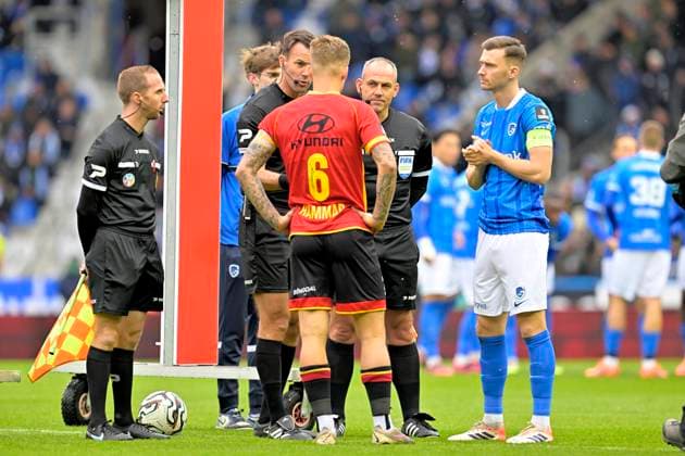 KRC Genk v KV Mechelen - Jupiler Pro League GENK, BELGIUM - NOVEMBER 23 : Heynen Bryan midfielder of KRC Genk and Hammar Fredrik midfielder of KV Mechelen during the Jupiler Pro League match between KRC Genk and KV Mechelen on November 23, 2025 in Genk, Belgium, 23 11 2025 Genk Belgium  Copyright: xSesx