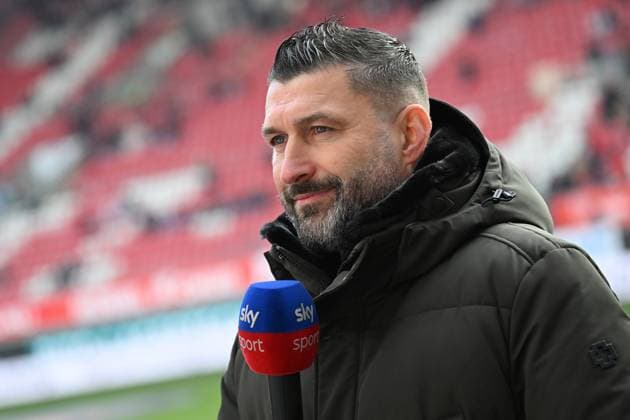 23 11 2025, xjhx, Soccer 2 Bundesliga, 1 FC Kaiserslautern Holstein Kiel v l SKY Expert Torsten Tusche Mattuschka DFL DFB REGULATIONS PROHIBIT ANY USE OF PHOTOGRAPHS as IMAGE SEQUENCES and or QUASI VIDEO Kaiserslautern