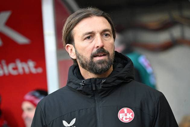 23 11 2025, xjhx, Soccer 2 Bundesliga, 1 FC Kaiserslautern Holstein Kiel v l Manager Thomas Hengen 1 FC Kaiserslautern DFL DFB REGULATIONS PROHIBIT ANY USE OF PHOTOGRAPHS as IMAGE SEQUENCES and or QUASI VIDEO Kaiserslautern
