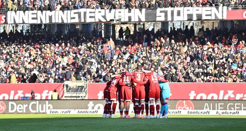 23 11 2025 Soccer Season 2025 2026 2 Soccer Bundesliga 13 Matchday 1 FC Nürnberg FCN Club DSC Arminia Bielefeld Sportfoto Zink xwoxzix DFL regulations prohibit any use of photographs as image sequences and or quasi video only for editorial use Teamkreis Mannschaft Team Bielefeld