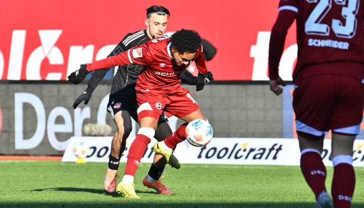 23 11 2025 Soccer Season 2025 2026 2 Soccer Bundesliga 13 Matchday 1 FC Nuremberg FCN Club DSC Arminia Bielefeld Sportfoto Zink xwoxzix DFL regulations prohibit any use of photographs as image sequences and or quasi video only for editorial use Monju Momuluh 14, Arminia Bielefeld before Berkay Yilmaz 21, 1 FC Nuremberg FCN