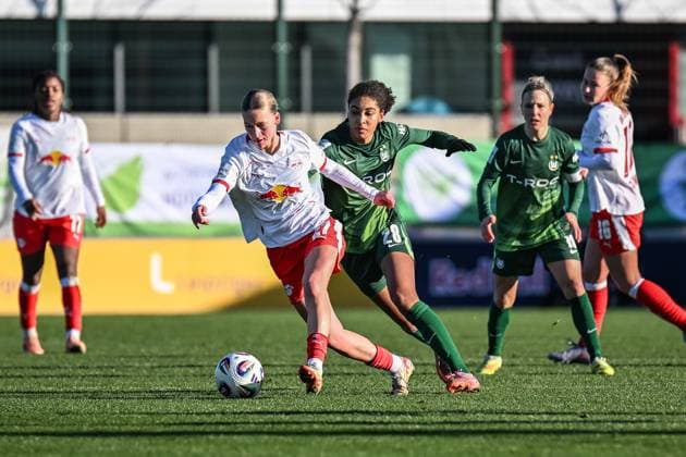 Soccer I Women I Season 2025 2026 I Bundesliga I 11 Matchday I RB Leipzig VfL Wolfsburg I 23 11 2025 Marlene Müller 27, Rasenballsport Leipzig is attacked in a duel by Cora Zicai 28, VfL Wolfsburg Leipzig RB Training Center, Cottaweg 7 Saxony Germany Copyright: xLobeca InesxHähnelx