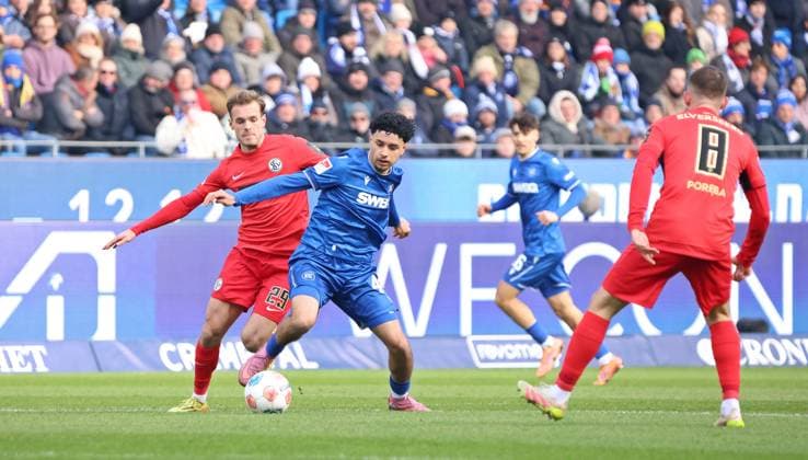 23 11 2025, Football, Men, 2 Bundesliga, Season 2025 2026, Karlsruher SC SV 07 Elversberg, Tom Zimmerschied SV 07 Elversberg Eymen Laghrissi Karlsruher SC Karlsruhe BBBank Wildpark Baden Württemberg Germany DEU Copyright: xFabianxKleerx