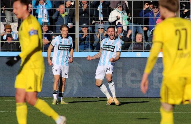 Football, Men, 3 Liga, Season 2025 2026, TSV 1860 München 1 FC Saarbrücken, Grünwalder Stadion 1 0 by Patrick Hobsch TSV 1860 München re goal, cheer, cheer, joy