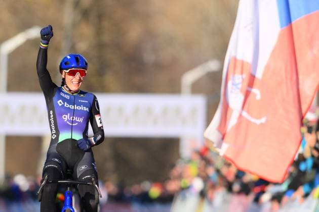Dutch Lucinda Brand celebrates as she crosses the finish line to win the women elite race at the World Cup cyclocross cycling event in Tabor, Czech Republic, stage 1 (out of 12) of the UCI World Cup cyclocross competition, Sunday 23 November 2025. DAVIDxPINTENS  x143630006x