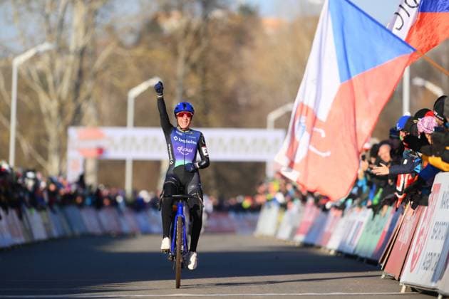 Dutch Lucinda Brand celebrates as she crosses the finish line to win the women elite race at the World Cup cyclocross cycling event in Tabor, Czech Republic, stage 1 (out of 12) of the UCI World Cup cyclocross competition, Sunday 23 November 2025. DAVIDxPINTENS  x143630032x