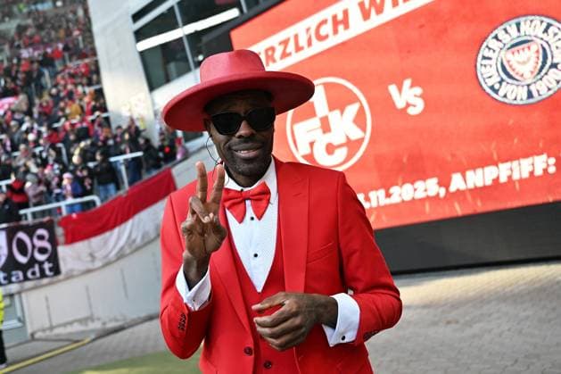 23 11 2025, xjhx, Soccer 2 Bundesliga, 1 FC Kaiserslautern Holstein Kiel v l Mohamadou Mo Idrissou DFL DFB REGULATIONS PROHIBIT ANY USE OF PHOTOGRAPHS as IMAGE SEQUENCES and or QUASI VIDEO Kaiserslautern