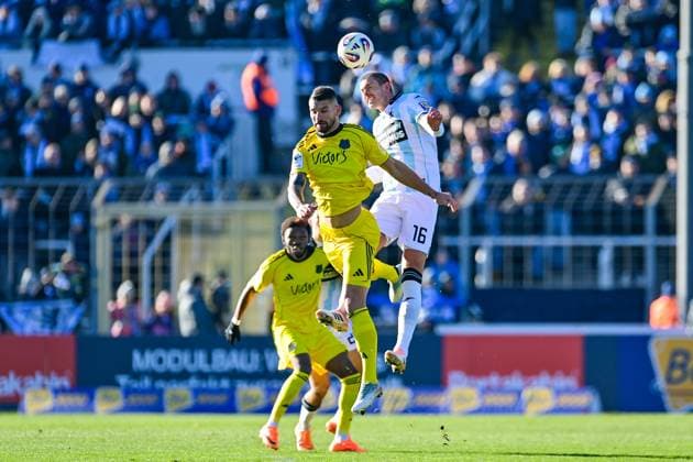 v li Kai Bruenker Bruenker, Saarbruecken, 9 Max Reinthaler TSV 1860, 16 in duel, duel, tackle, dynamics, action, action, 23 11 2025, Munich Germany , Football, 3 Liga, TSV 1860 München 1 FC Saarbrücken, DFB DFL REGULATIONS PROHIBIT ANY USE OF PHOTOGRAPHS AS IMAGE SEQUENCES AND OR QUASI VIDEO xslx