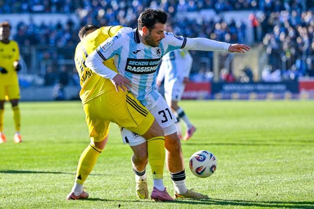 v li Kasim Rabihic Saarbruecken, 10 Kevin Volland TSV 1860, 31 in duel, duel, tackle, dynamic, action, action, 23 11 2025, Munich Germany , Football, 3 Liga, TSV 1860 München 1 FC Saarbrücken, DFB DFL REGULATIONS PROHIBIT ANY USE OF PHOTOGRAPHS AS IMAGE SEQUENCES AND OR QUASI VIDEO xslx