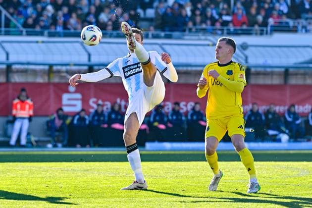 v li Siemen Voet TSV 1860, 3 Florian Pick Saarbruecken, 20 in duel, duel, tackle, dynamic, action, action, 23 11 2025, Munich Germany , Football, 3 Liga, TSV 1860 München 1 FC Saarbrücken, DFB DFL REGULATIONS PROHIBIT ANY USE OF PHOTOGRAPHS AS IMAGE SEQUENCES AND OR QUASI VIDEO xslx