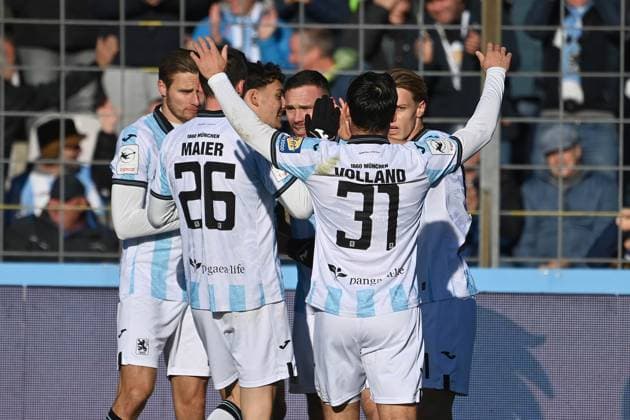colective goal celebration around Patrick HOBSCH TSV 1860 Muenchen after goal to 1 0, jubilation,joy,enthusiasm,action, Soccer 3 Liga,15 Matchday, Season 2025 26 TSV 1860 Muenchen 1 FC Saarbrücken on 23 11 2025 GRUENWALDER STADION