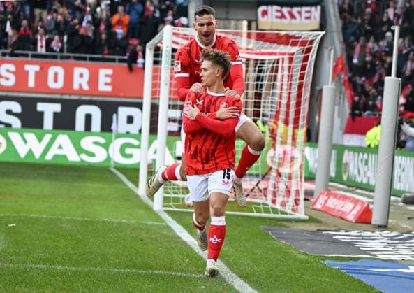 Football 2 Bundesliga Season 2025 26 1 FC Kaiserslautern 23 11 2025 Fritz Walter Stadion 1 FC Kaiserslautern fck Holstein Kiel ki Naatan SKYTTAE 1 FC Kaiserslautern , Two-goal scorer, front, Ivan PRTAJIN 1 FC Kaiserslautern 1 FC Kaiserslautern