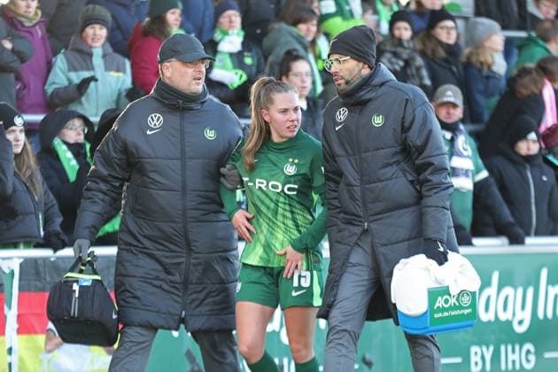 Google Pixel Womens Bundesliga, RB Leipzig VfL Wolfsburg 23 11 2025 Janou Levels 15, VfL Wolfsburg must be substituted due to injury Football, Google Pixel Womens Bundesliga, Season 2025 2026, 11 Matchday RB Leipzig vs VfL Wolfsburg on 23 11 2025, Training Center Cottaweg, Leipzig DFB REGULATIONS PROHIBIT ANY USE OF PHOTOGRAPHS AS IMAGE SEQUENCES AND OR QUASI VIDEO Copyright: xBEAUTIFULxSPORTS JanxKaeferx