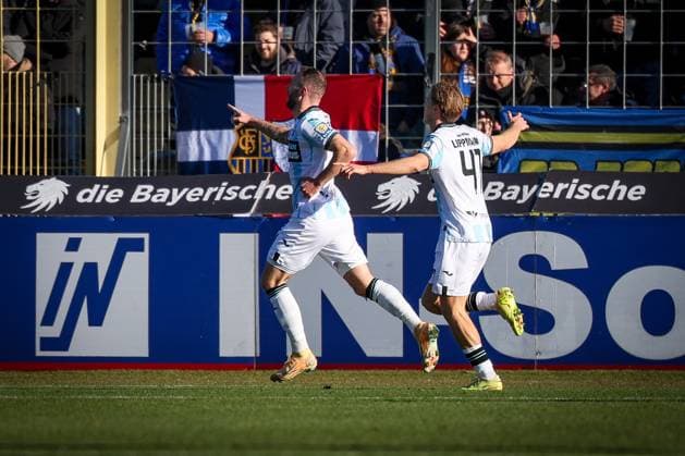 Patrick Hobsch 34 TSV 1860 Muenchen celebrates after his goal for 1 0, with Clemens Lippmann 41 TSV 1860 Muenchen , TSV 1860 Muenchen vs 1 FC Saarbruecken, Football, Dritte Liga, DFL, Saison 2025 2026, Hinrunde, 15 Spieltag, 23 11 2025 DFB regulations prohibit any use of photographs as image sequences and or quasi video Muenchen Bayern Deutschland Copyright: xkolbert-press MartinxAgüerax