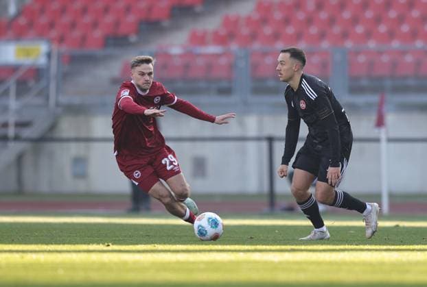 23 11 2025 Soccer Season 2025 2026 2 Soccer Bundesliga 13 Matchday 1 FC Nürnberg FCN Club DSC Arminia Bielefeld Sportfoto Zink DaMa xdaxmax DFL regulations prohibit any use of photographs as image sequences and or quasi video only for editorial use Tim Handwerker 29, Arminia Bielefeld Julian Justvan 10, 1 FC Nürnberg FCN