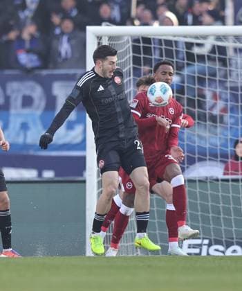 23 11 2025 Soccer Season 2025 2026 2 Soccer Bundesliga 13 Matchday 1 FC Nürnberg FCN Club DSC Arminia Bielefeld Sportfoto Zink DaMa xdaxmax DFL regulations prohibit any use of photographs as image sequences and or quasi video only for editorial use Luka Lochoshvili 24, 1 FC Nürnberg FCN Noah Joel Sarenren Bazee 37, Arminia Bielefeld