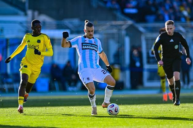 v li Elijah Krahn Saarbruecken, 5 Sigurd Haugen TSV 1860, 22 in duel, duel, tackle, dynamics, action, action, 23 11 2025, Munich Germany , Football, 3 Liga, TSV 1860 München 1 FC Saarbrücken, DFB DFL REGULATIONS PROHIBIT ANY USE OF PHOTOGRAPHS AS IMAGE SEQUENCES AND OR QUASI VIDEO xslx