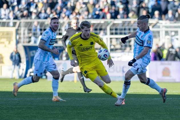 Joel Bichsel 27 1 FC Saarbruecken in duel with Sigurd Haugen 22 TSV 1860 Muenchen , TSV 1860 Muenchen vs 1 FC Saarbruecken, 3 Liga, 15 Spieltag, 23 11 2025 DFB regulations prohibit any use of photographs as image sequences and or quasi video Muenchen Bayern Germany Copyright: xkolbert-press UlrichxGamelx