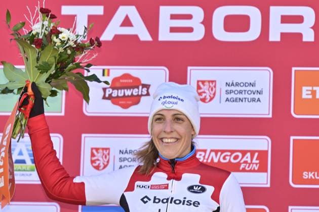 Winner Lucinda Brand from Netherlands on the podium after the UCI Cyclo-cross World Cup race, category Elite Women, in Tabor, Czech Republic, on November 23, 2025. (CTKxPhoto VaclavxPancer) CTKPhotoP2025112303228  CTKPhotoP2025112303228