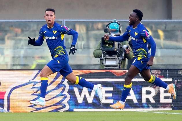 Verona™s Giovane celebration goal 1-1 during the Serie A soccer match between Hellas Verona and Parma at the Bentegodi Stadium in Verona, north west Italy - Sunday , November 23 , 2025. - Soccer .  Copyright: xPaolaxGarbuio Lapressex