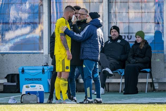 Kai Bruenker 1 FC Saarbruecken, 9 had to be substituted and treated here GER, TSV 1860 Muenchen vs 1 FC Saarbruecken, Soccer, 3 Bundesliga, Matchday 15, Season 2025 2026, 23 11 2025 DFL DFB REGULATIONS PROHIBIT ANY USE OF PHOTOGRAPHS as IMAGE SEQUENCES and or QUASI VIDEO GER, TSV 1860 Muenchen vs 1 FC Saarbruecken, Football, 3 Bundesliga, Matchday 15, Season 2025 2026, 23 11 2025 Muenchen Copyright: xEibner-Pressefoto HeikexFeinerx EP_HFR