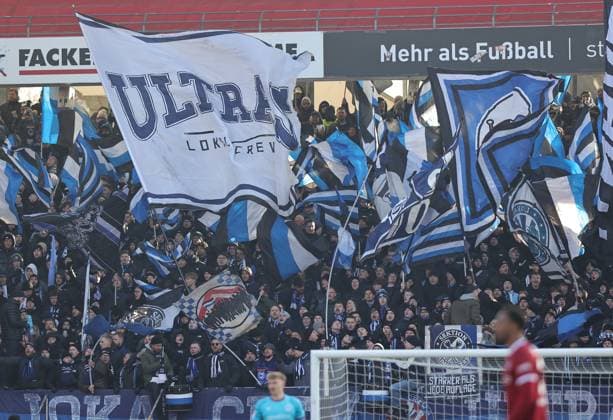23 11 2025 Soccer Season 2025 2026 2 Soccer Bundesliga 13 Matchday 1 FC Nürnberg FCN Club DSC Arminia Bielefeld Sportfoto Zink DaMa xdaxmax DFL regulations prohibit any use of photographs as image sequences and or quasi video only for editorial use spectators audience fans of Arminia Bielefeld in the guest block