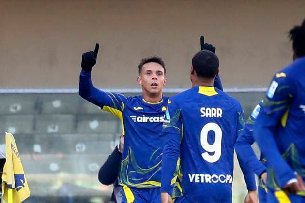 Verona™s Giovane celebration goal 1-1 during the Serie A soccer match between Hellas Verona and Parma at the Bentegodi Stadium in Verona, north west Italy - Sunday , November 23 , 2025. - Soccer .  Copyright: xPaolaxGarbuio Lapressex
