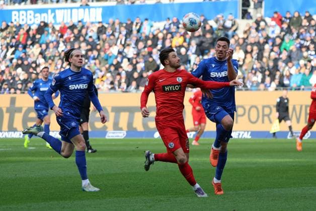 23 11 2025, Football, Men, 2 Bundesliga, Season 2025 2026, Karlsruher SC SV 07 Elversberg, Lukas Petkov SV 07 Elversberg , David Herold Karlsruher SC , Nicolai Rapp Karlsruher SC Karlsruhe BBBank Wildpark Baden Württemberg Germany DEU Copyright: xSebastianxBachx