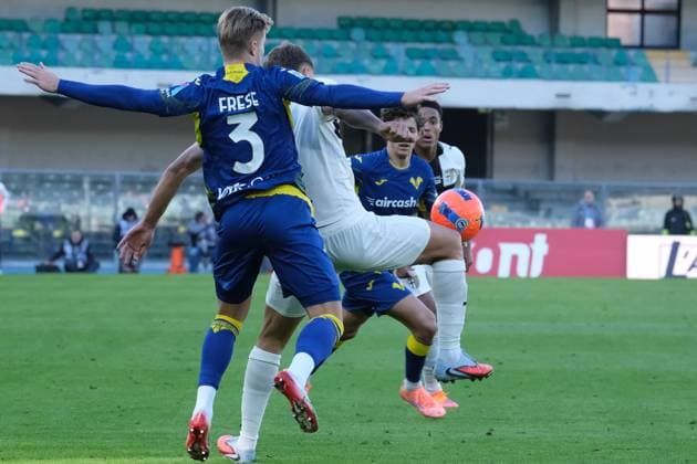CALCIO - Serie A - Hellas Verona FC vs Parma Calcio Martin Frese of Hellas Verona FC during the soccer match between Hellas Verona FC and Parma Calcio, MD12 of Serie A Enilive Italian soccer championship 2025 2026 at Marcantonio Bentegodi Stadium on November 23, 2025, Verona, Italy. Verona Italy  Copyright: xIPAxSport ABACAx