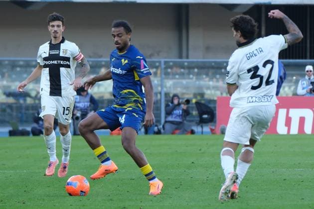 CALCIO - Serie A - Hellas Verona FC vs Parma Calcio Antoine Bernede of Hellas Verona FC during the soccer match between Hellas Verona FC and Parma Calcio, MD12 of Serie A Enilive Italian soccer championship 2025 2026 at Marcantonio Bentegodi Stadium on November 23, 2025, Verona, Italy. Verona Italy  Copyright: xIPAxSport ABACAx