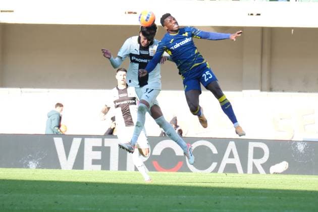 CALCIO - Serie A - Hellas Verona FC vs Parma Calcio Duel between Mariano Troilo of Parma Calcio 1913 and Daniel Mosquera of Hellas Verona FC during the soccer match between Hellas Verona FC and Parma Calcio, MD12 of Serie A Enilive Italian soccer championship 2025 2026 at Marcantonio Bentegodi Stadium on November 23, 2025, Verona, Italy. Verona Italy  Copyright: xIPAxSport ABACAx