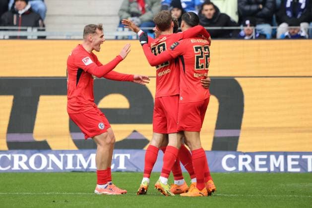 23 11 2025, Football, Men, 2 Bundesliga, Season 2025 2026, Karlsruher SC SV 07 Elversberg, Goal celebration for 0 1, Goalscorer Younes Ebnoutalib SV 07 Elversberg Karlsruhe BBBank Wildpark Baden Württemberg Germany DEU Copyright: xSebastianxBachx
