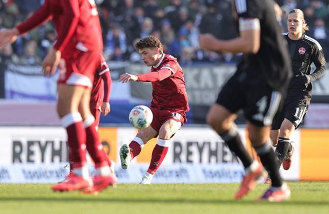 23 11 2025 Soccer Season 2025 2026 2 Soccer Bundesliga 13 Matchday 1 FC Nürnberg FCN Club DSC Arminia Bielefeld Sportfoto Zink DaMa xdaxmax DFL regulations prohibit any use of photographs as image sequences and or quasi video only for editorial use Maximilian Großer Grosser 19, Arminia Bielefeld