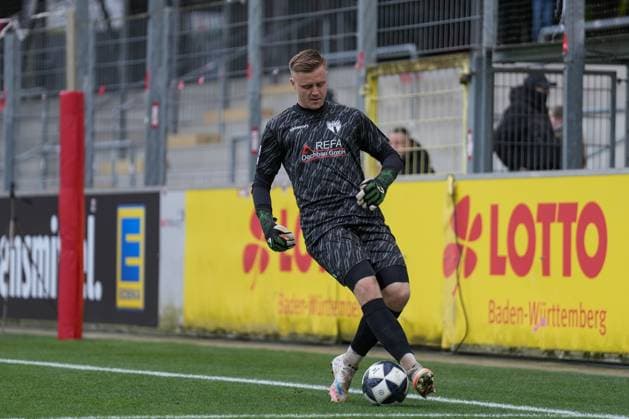 Benedikt Grawe SGV Freiberg, 01 on the ball , Germany, Soccer, Regionalliga Südwest, Matchday 18, 2025 2026, SC Freiburg II vs SGV Freiberg, 23 11 2025, Dreisamstadion, Freiburg, Germany DFB REGULATIONS PROHIBIT ANY USE OF PHOTOGRAPHS AS IMAGE SEQUENCES AND OR QUASI VIDEO Freiburg Dreisamstadion Baden Wuerttemberg Germany Copyright: xArnexAmbergx