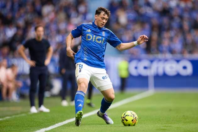 Real Oviedo v Rayo Vallecano - LaLiga EA Sports Federico Sebastian Vinas Barboza of Real Oviedo in action during the LaLiga EA Sports match between Real Oviedo and Rayo Vallecano at Carlos Tartiere on November 23, 2025, in Oviedo, Spain. Oviedo Carlos Tartiere Asturias Spain RL_ROVvRAYV_000031 Copyright: xRicardoxLarreinax