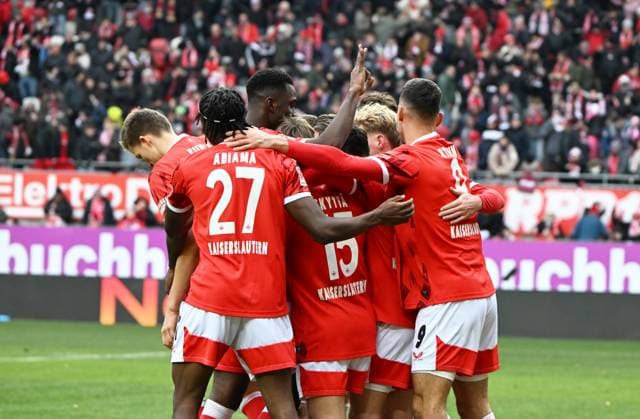 Soccer 2 Bundesliga Season 2025 26 1 FC Kaiserslautern 23 11 2025 Fritz Walter Stadion 1 FC Kaiserslautern fck Holstein Kiel ki Kaiserslauterner Jubeltraube after the 4 1 1 FC Kaiserslautern